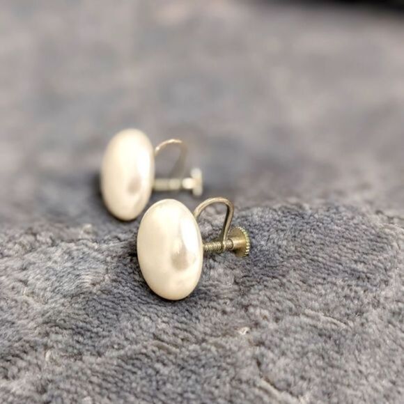 Vintage Faux Pearl Button Screw Back Earrings -Made in Japan - Picture 3 of 9